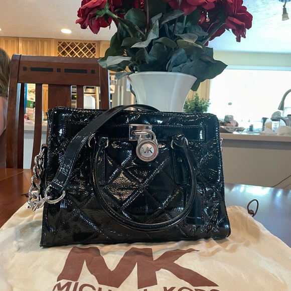 NEW Michael Kors quilted patent leather shoulder/tote bag NWOT. - Picture 5 of 12